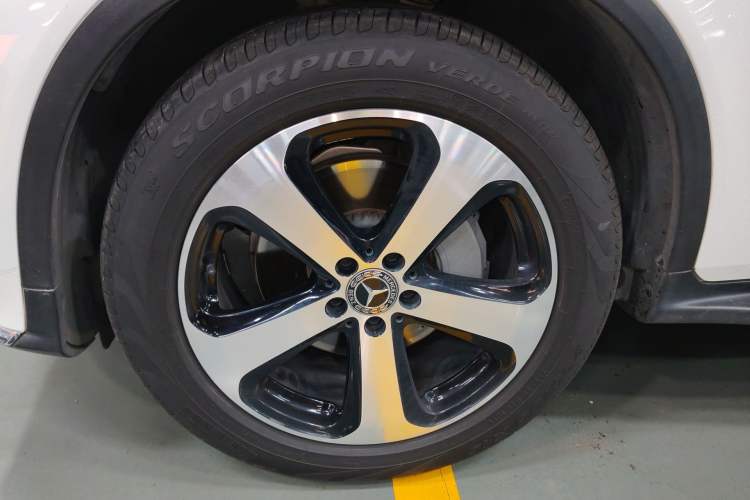 Used Mercedes-Benz GLC 2019 Facelift GLC 260 L 4MATIC Luxury Model Exterior 4