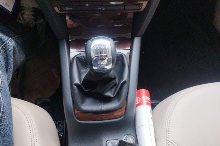 Used Skoda Octavia 2012 1.4TSI Manual - Yijun Edition Gear Lever