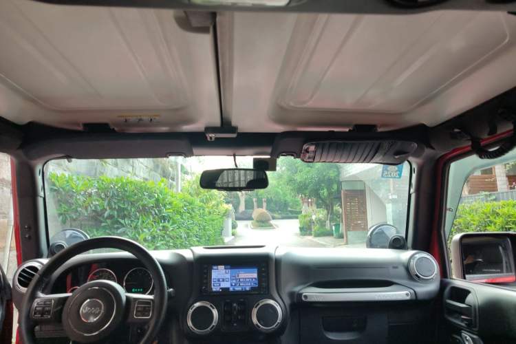 Used Jeep Wrangler 2013 3.6L Rubicon four-door model Headliner