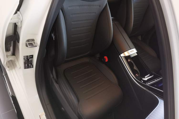 Used Mercedes-Benz C-Class 2024 Facelifted C-Class 260 L Night Edition Sports Version Right Front Seat