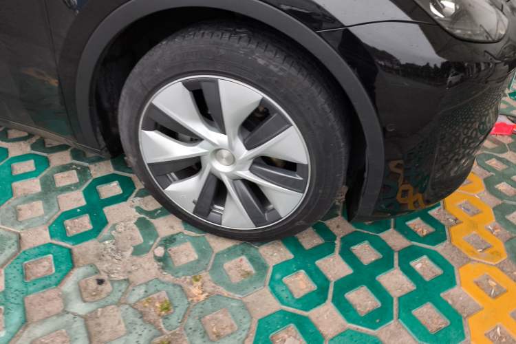 Used Tesla Model Y 2022 Revised Version Rear-Wheel Drive Right Front Wheel Hub