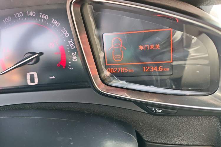 Used DS 5 2014 1.6T Elegant Version THP160 Odometer Close Up