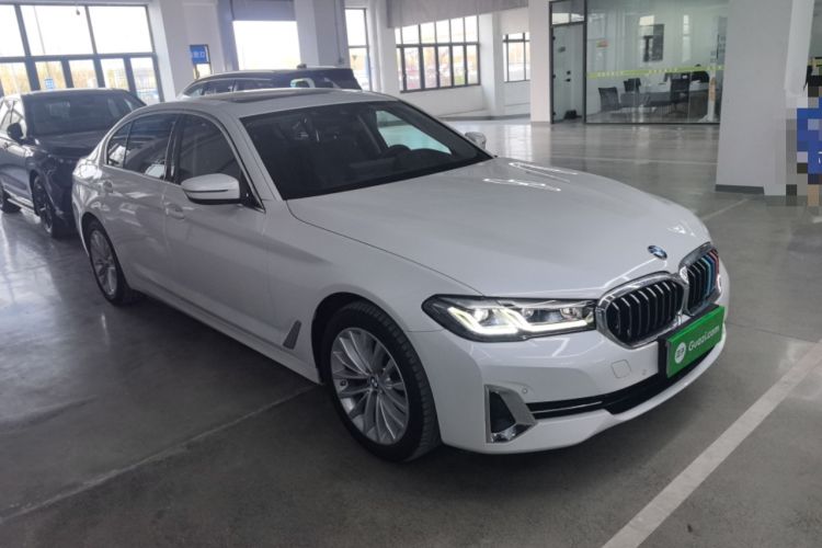 Used BMW 5 Series 2022 525Li Luxury Package Front Right 45 Deg
