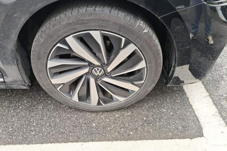 Used Volkswagen Passat 2022 330TSI Starry Elite Edition Right Front Wheel Hub