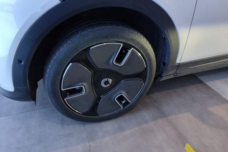 Used smart #1 2022 Premium Edition Left Front Wheel Hub