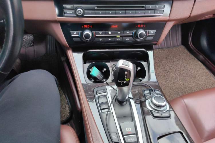 Used BMW 5 Series 2014 525Li Leading Model
