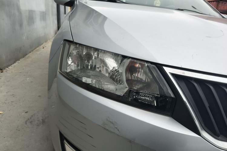 Used Skoda Rapid 2013 1.6L Manual Smart Selection Model