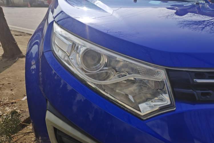 Used JMC Yusheng S330 2016 1.5L GTDi Automatic Two-Wheel Drive Prestige Edition Right Front Headlight