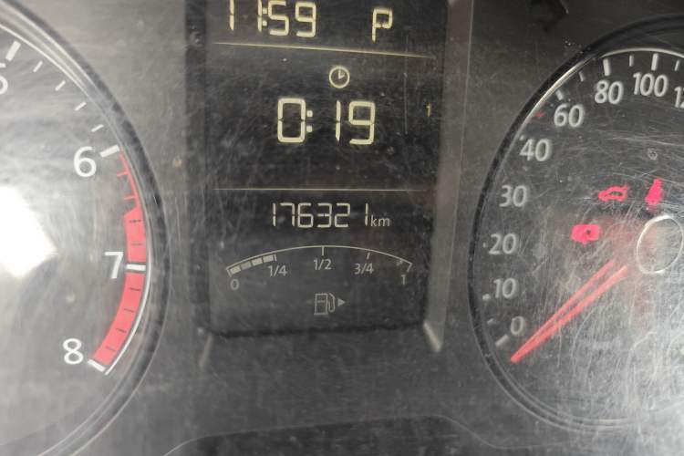 Used Volkswagen Lavida 2013 Revised Classic 1.6L Automatic Fashion Edition Odometer Close Up