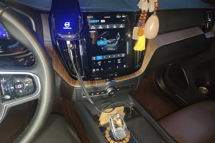 Used Volvo XC60 New Energy 2023 T8 Plug-in Hybrid Long-Range All-Wheel Drive Smart Luxury Edition Audio And AC Panel