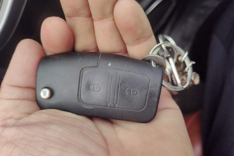 Used JMC Yusheng S350 2013 2.0T Manual 4x4 Gasoline Luxury Edition 5 Seats Vehicle Key