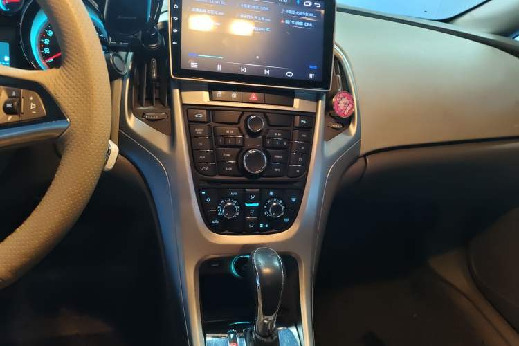 Used Buick GT 2013 GT 1.6L Automatic Fashion Edition Audio And AC Panel