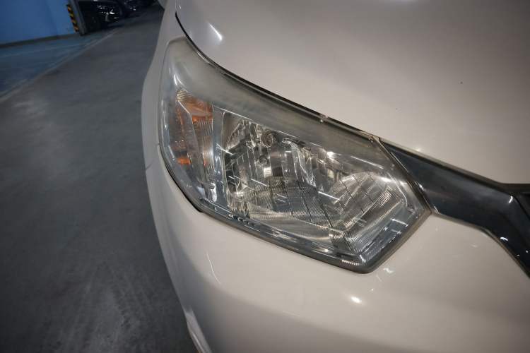 Used Venucia R50 2013 1.6L Manual Fashion Edition Right Front Headlight