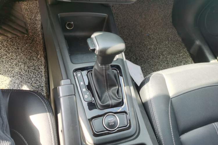 Used Qoros 3 2018 Sedan 1.6L Automatic Leading Model Gear Lever
