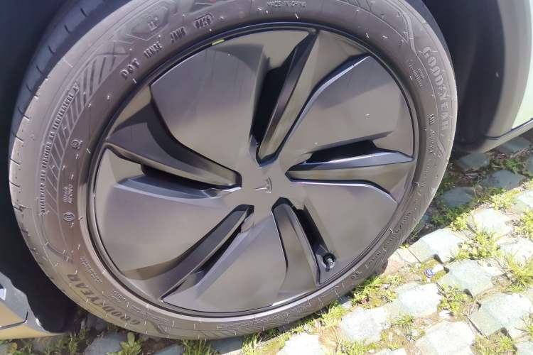 Used Tesla Model Y 2025 Rear-Wheel-Drive Version
