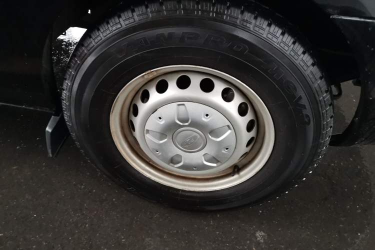 Used Ford Transit 2019 2.0T Diesel Multi-Purpose Commercial Vehicle Mid-Drive Mid-Roof 6-Seater China VI Standard Right Front Wheel Hub