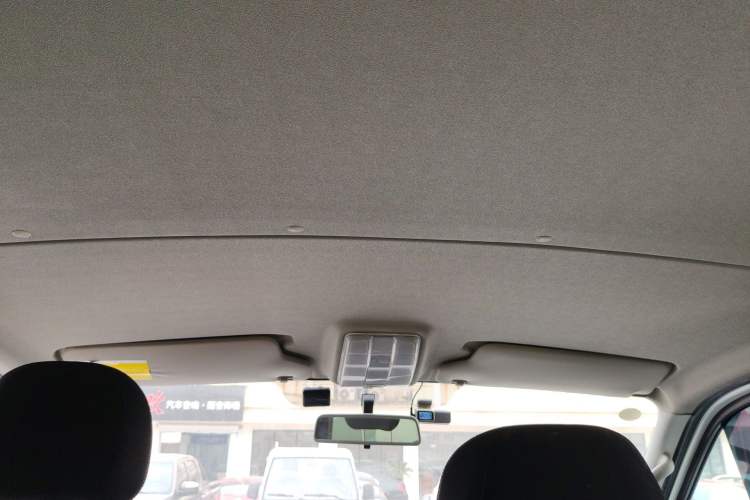 Used SAIC MAXUS Xintu V80 2023 2.0T AMT Classic Aoyuntong Short Wheelbase Ultra-Low Roof 5/6-Seater
