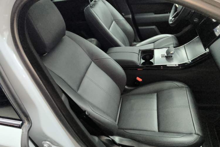 Used Land Rover Range Rover Velar 2024 Dynamic SE
