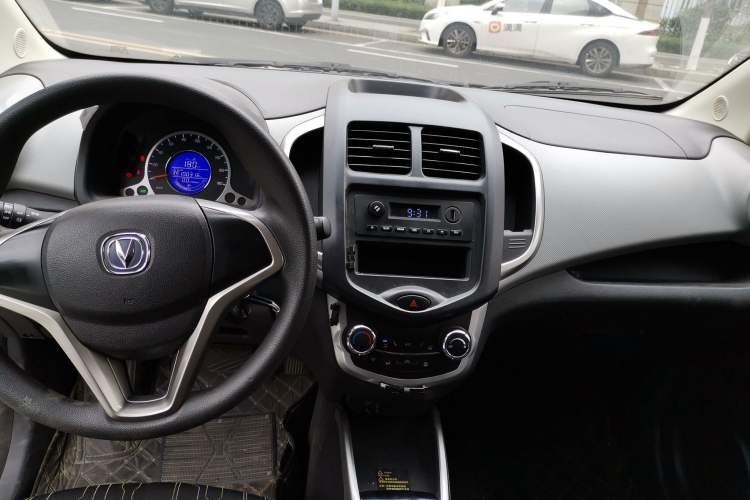 Used CHANGAN Benni E-Star 2021 National Edition Xin Yue Version (Fast-Charging Edition) Lithium Iron Phosphate (31.95 kWh) Center Console