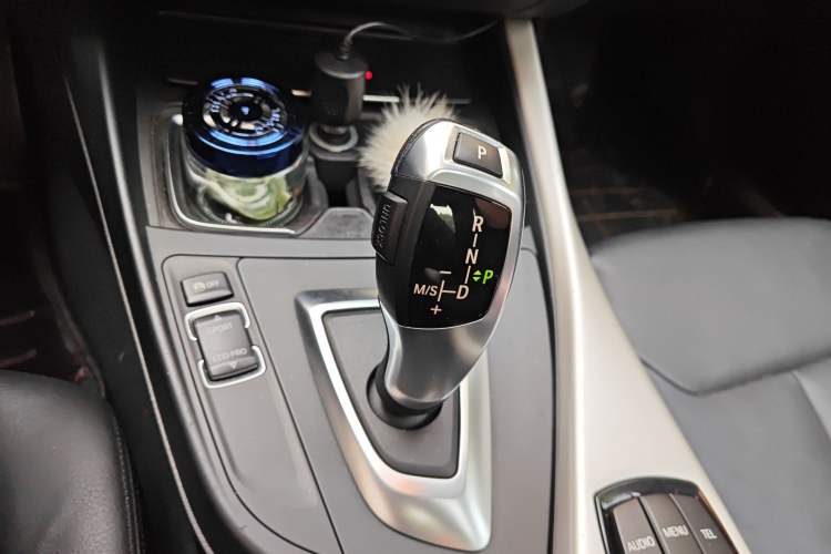 Used BMW 2 Series 2014 220i Leading Model Gear Lever