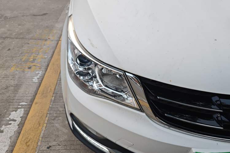 Used Baojun 730 2016 1.8L iAMT Luxury Model 7 Seats Right Front Headlight