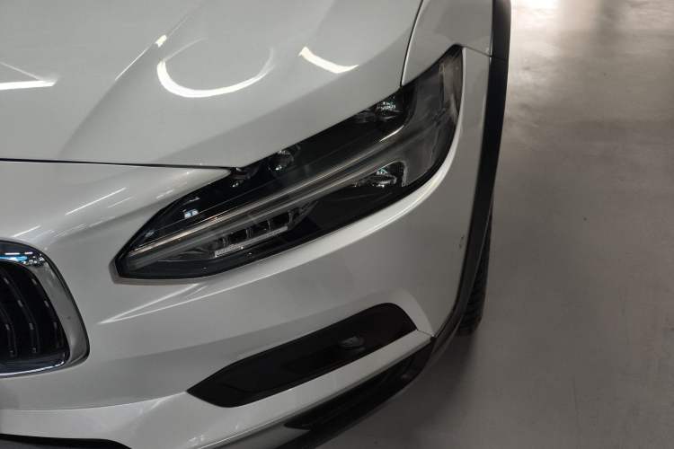 Used Volvo V90 2024 Cross Country B5 AWD Prestige Edition