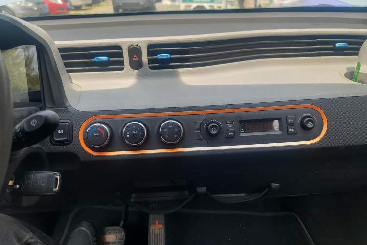 Used Wuling Hongguang MINIEV 2020 Enjoyment Model Lithium Iron Phosphate Audio And AC Panel