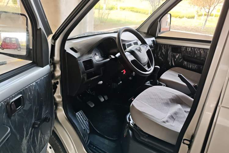Used Wuling Rongguang Small Truck 2023 1.5L Double-Cab LAR Driver Seat