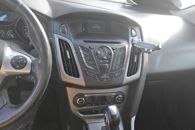 Used Ford Focus 2012 Sedan 1.6L Automatic Comfort Model Audio And AC Panel