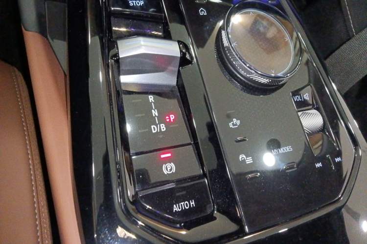 Used BMW i5 2024 eDrive 35L Luxury Model with M Sport Package Gear Lever