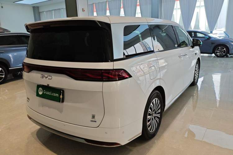 Used BYD Xia 2025 DM-i 1.5T 180km Excellence Model Rear Right 45 Deg