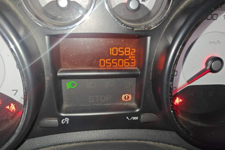 Used Peugeot 308 2014 Enjoy Edition Classic 1.6L Manual YouShang Model Odometer Close Up