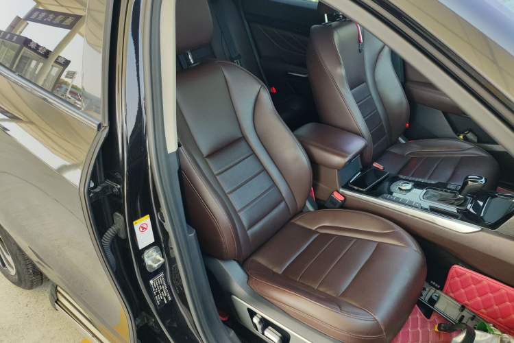 Used Wey VV7 2017 2.0T Ultra-Luxury Version Right Front Seat