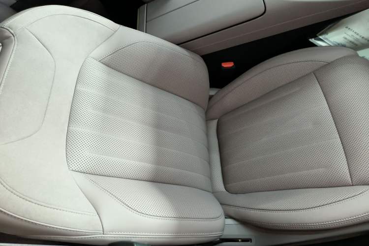 Used ONVO L60 2024 60 kWh Rear-Drive Version Right Front Seat