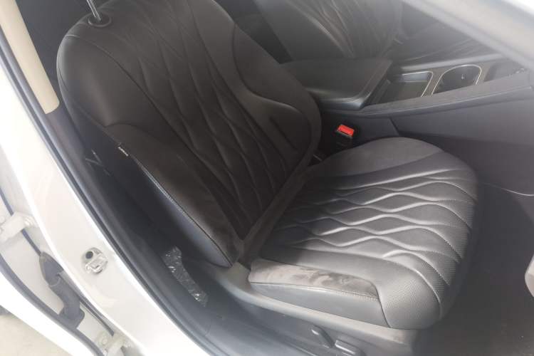 Used Roewe D7 2023 EV 510km Rear-Drive Flagship Edition Right Front Seat