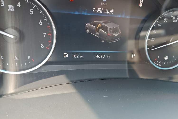 Used Buick GL8 2023 Land Executive Class Comfort Model
