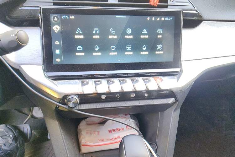 Used Peugeot 408 2022 1.6T Light-Chasing Edition Audio And AC Panel