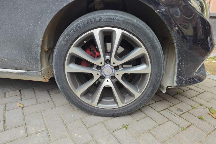 Used Mercedes-Benz E-Class 2016 E 200 L Right Front Wheel Hub