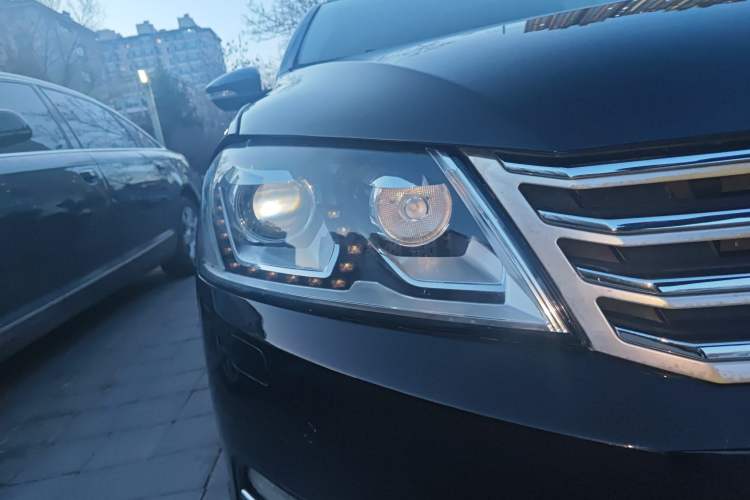 Used Volkswagen Magotan 2013 3.0 FSI Flagship Model Right Front Headlight