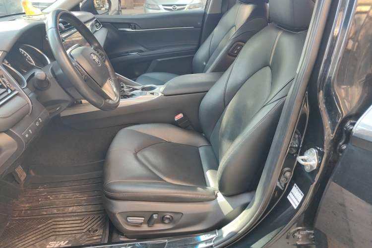 Used Toyota Camry 2019 Dual-Engine 2.5 HG Luxury Edition China V Standard
