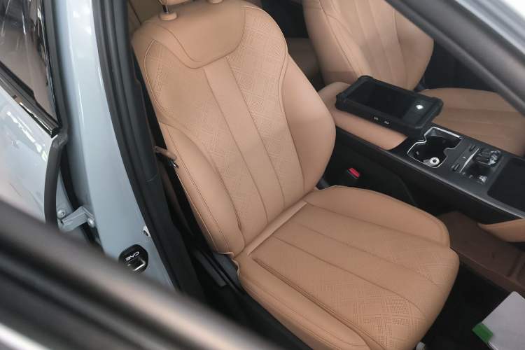 Used BYD Song L DM-i 2025 Intelligent Driving Version 112 km Leading Trim Right Front Seat