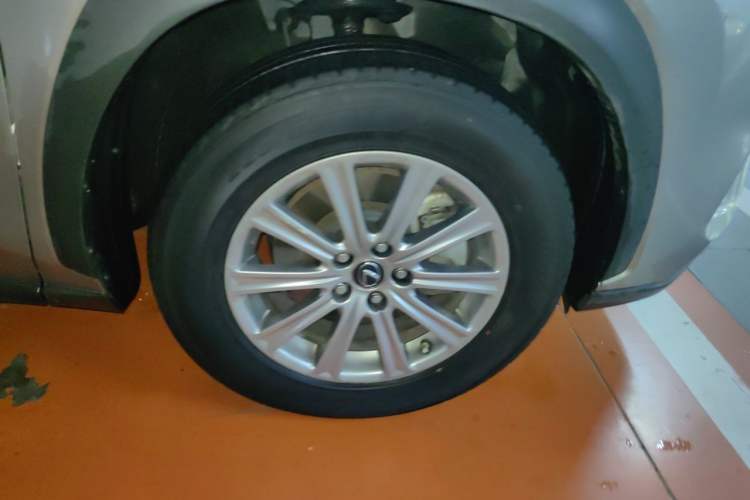 Used Lexus NX 2018 300h Front-Wheel-Drive FENGSHANG Version China V Emission Standard
