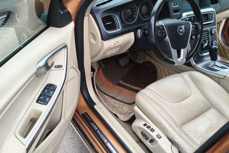 Used Volvo S60 2011 2.0T Zhiya Edition
