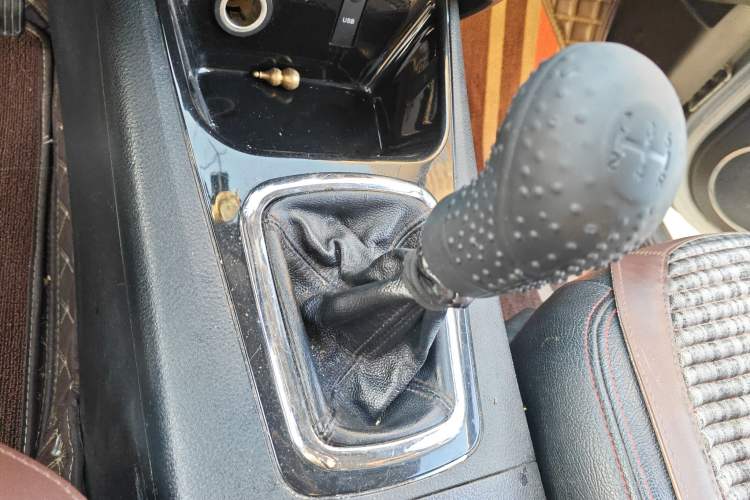 Used FORTHING Joyear X5 2013 1.6L Manual Luxury Model China IV Standard