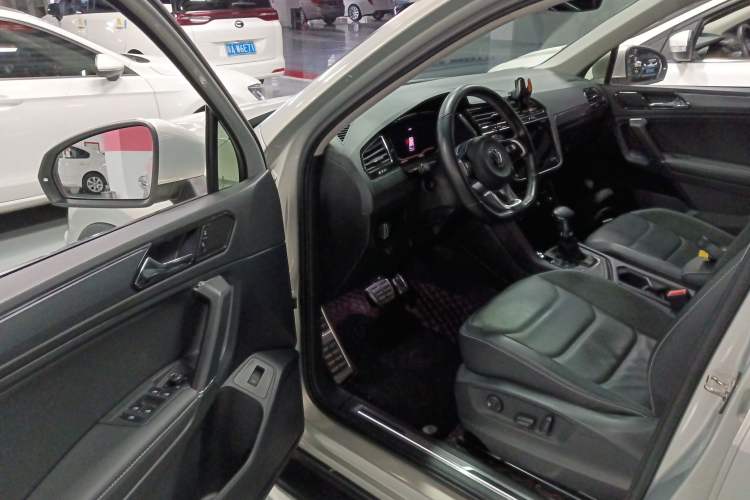 Used Volkswagen Tiguan L 2021 330TSI Automatic Two-Wheel Drive R-Line Enhanced Edition