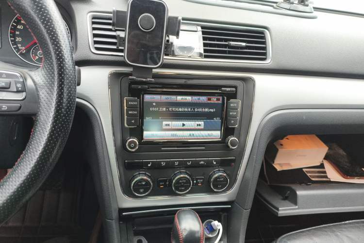 Used Volkswagen Passat 2014 1.8TSI DSG Prestige Edition Audio And AC Panel