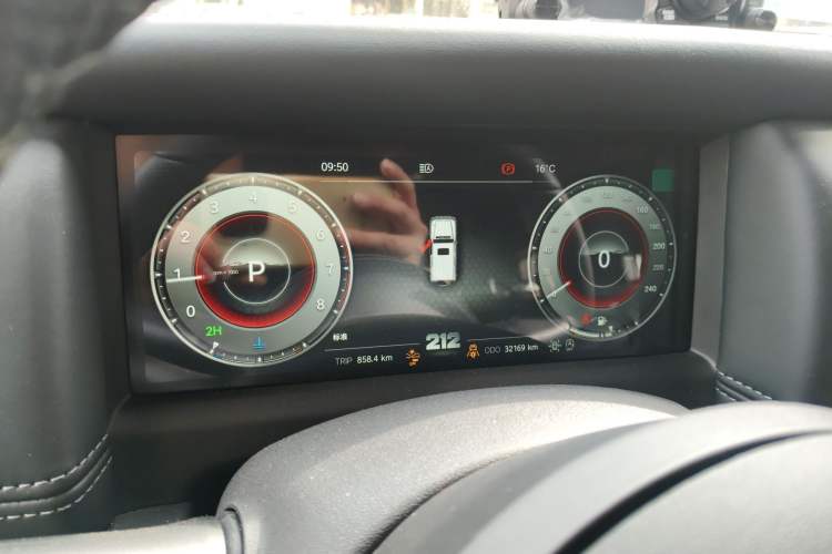 Used 212 T01 2024 2.0T Explorer
