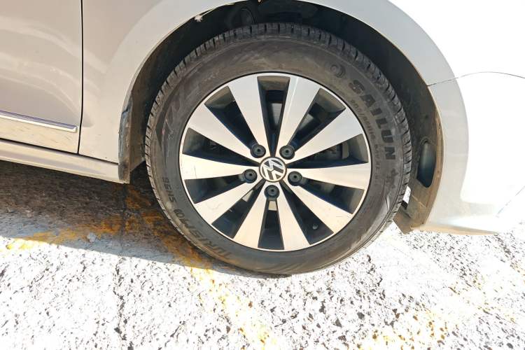 Used Volkswagen Sagitar 2015 230TSI Automatic Luxury Model
