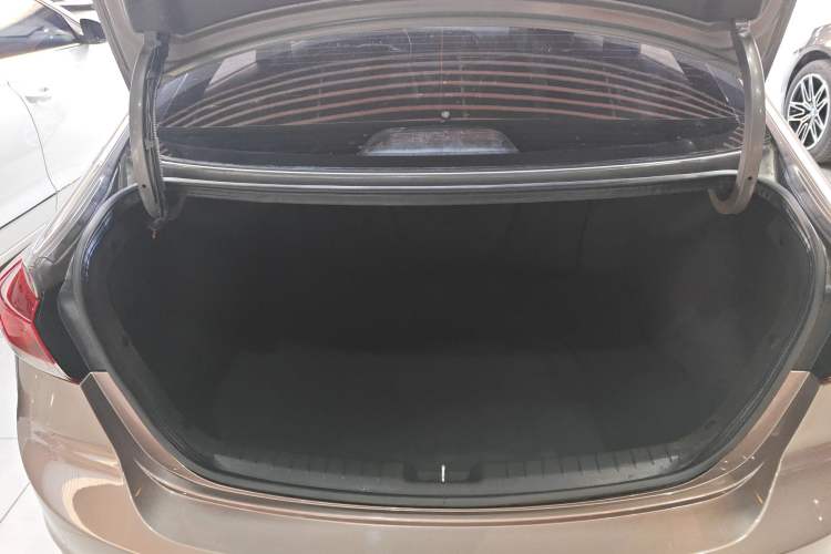 Used Hyundai Elantra (6th Generation / Lingdong) 2016 1.6L Automatic ZhiXuan – Elite Version Trunk