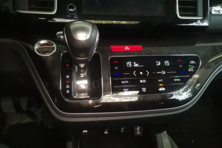 Used Honda Elysion 2019 2.0L Hybrid Luxury Edition Gear Lever